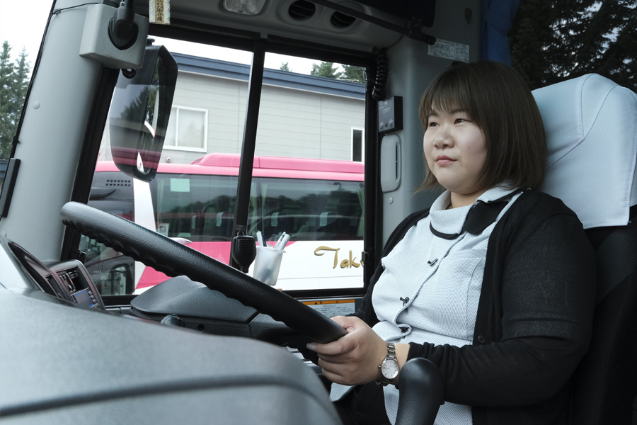 女性運転手にインタビュー