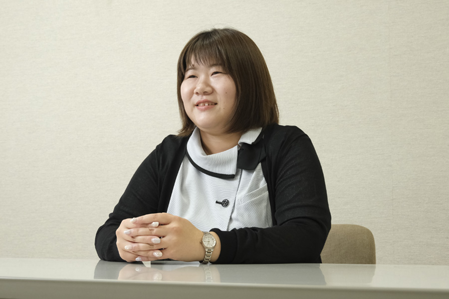 女性運転手にインタビュー